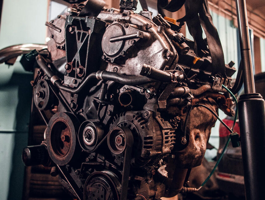 Motoraustausch Bielefeld - Ausgebauter Motor zur Überholung in unserer Werkstatt.